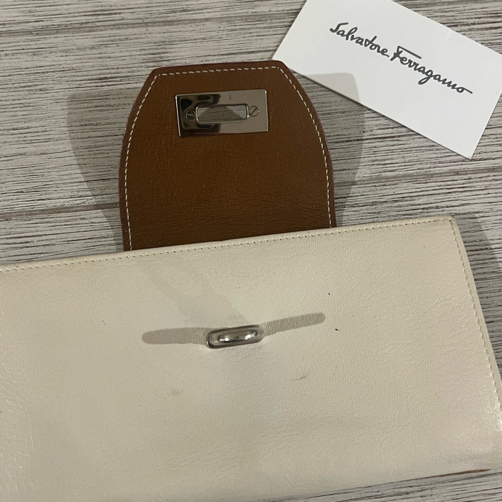 Salvatore Ferragamo Cream and Purple Wallet - Picture 11 of 12